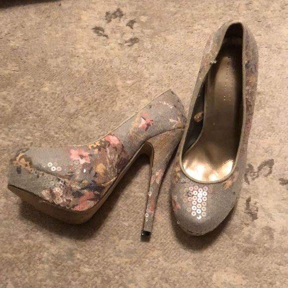 Heels - Picture 3 of 3